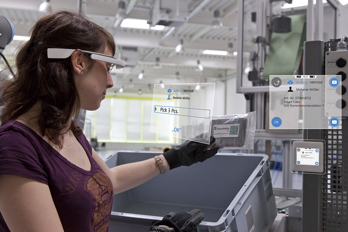 Assistenzsysteme unterstützen die Beschäftigten, indem beispielsweise Informationen eingeblendet werden. Quelle: Fraunhofer IML