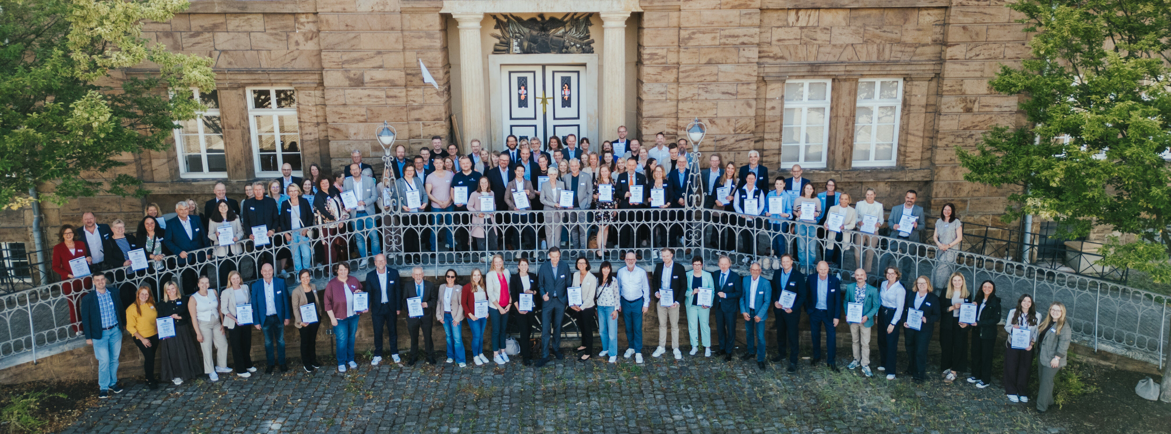 Gruppenbild Auszeichnungsveranstaltung "Familienfreundliches Unternehmen im Kreis Minden Lübbecke 2025"